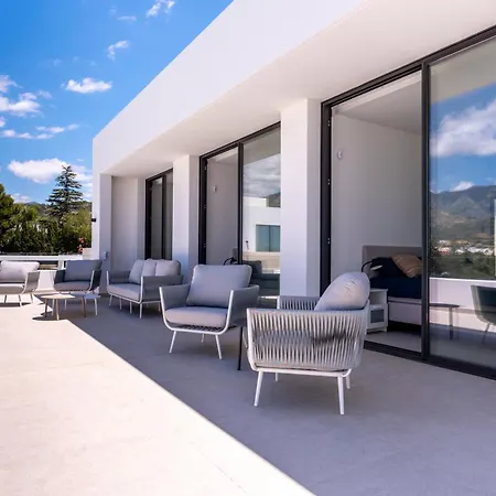 Apartment New Sunny 4 Bdrm W Pool, Close To The
