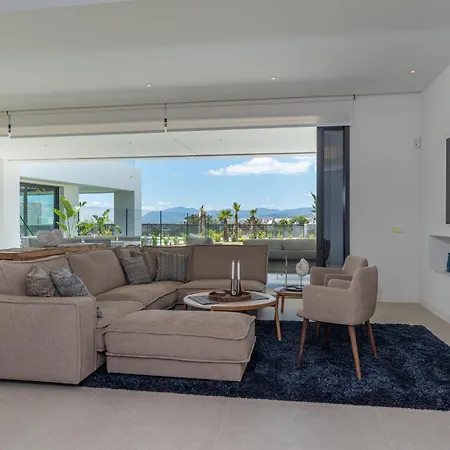 New Sunny 4 Bdrm W Pool, Close To The Marbella