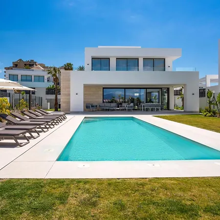 Apartment New Sunny 4 Bdrm W Pool, Close To The