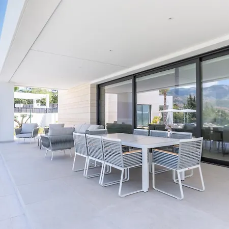 Apartment New Sunny 4 Bdrm W Pool, Close To The