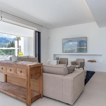 Apartment New Sunny 4 Bdrm W Pool, Close To The *
