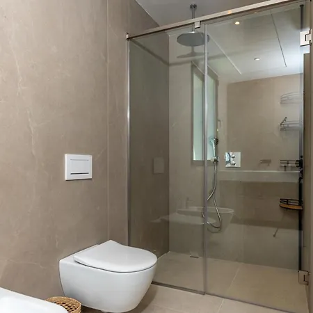 Apartment New Sunny 4 Bdrm W Pool, Close To The Marbella