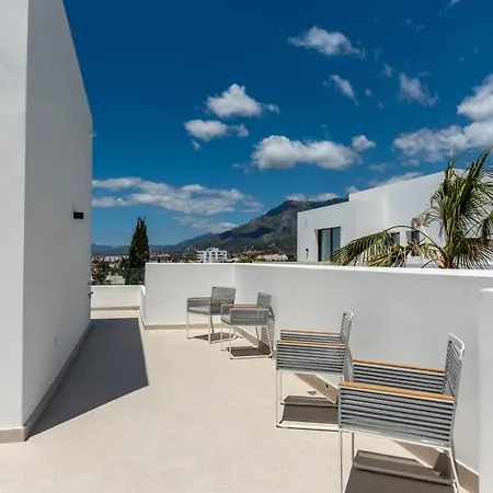 New Sunny 4 Bdrm W Pool, Close To The Apartment *