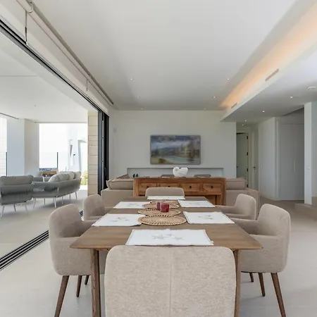 Apartment New Sunny 4 Bdrm W Pool, Close To The Marbella