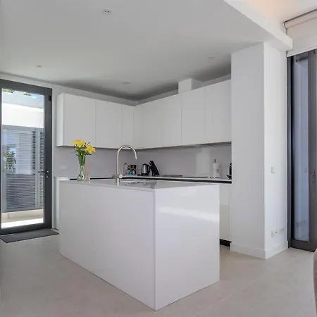 New Sunny 4 Bdrm W Pool, Close To The Marbella
