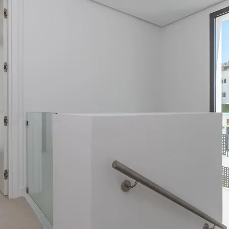 Apartment New Sunny 4 Bdrm W Pool, Close To The