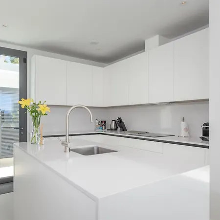 New Sunny 4 Bdrm W Pool, Close To The Marbella